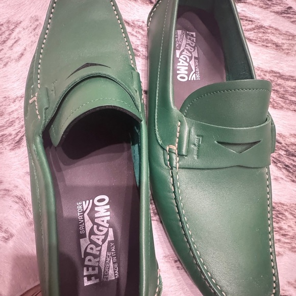 Salvatore Ferragamo Men's "Lake" Green Leather Driving Moccasins Shoes - Picture 12 of 13